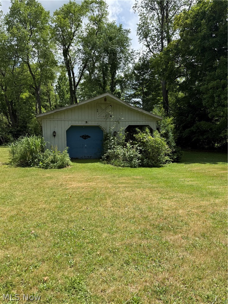 10993 Claridon Troy Road Chardon, OH 44024 - Photo 19 of 20 Outbuilding with porch