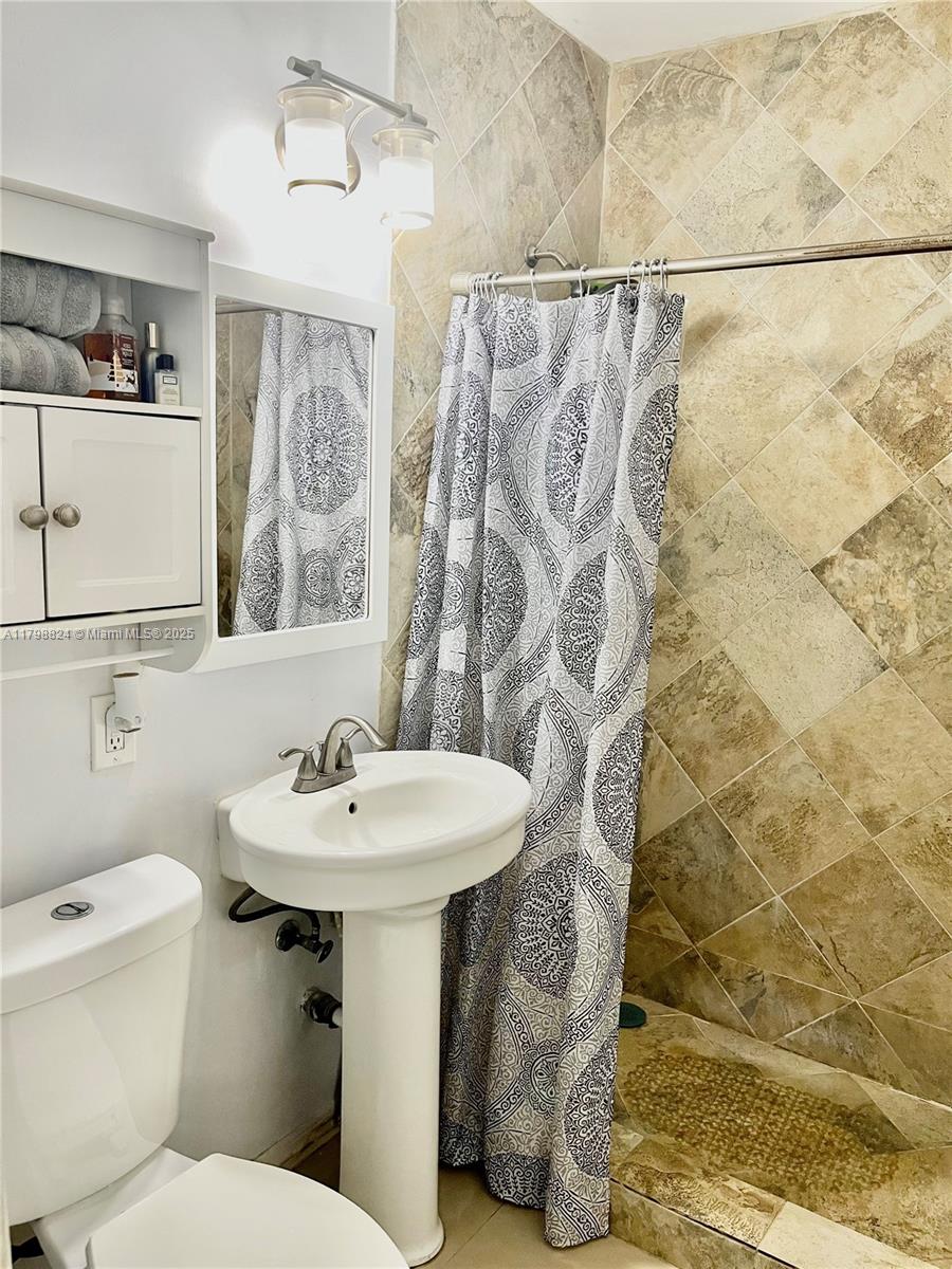 3135 Southwest 64th Avenue Miami, FL 33155 - Photo 15 of 25