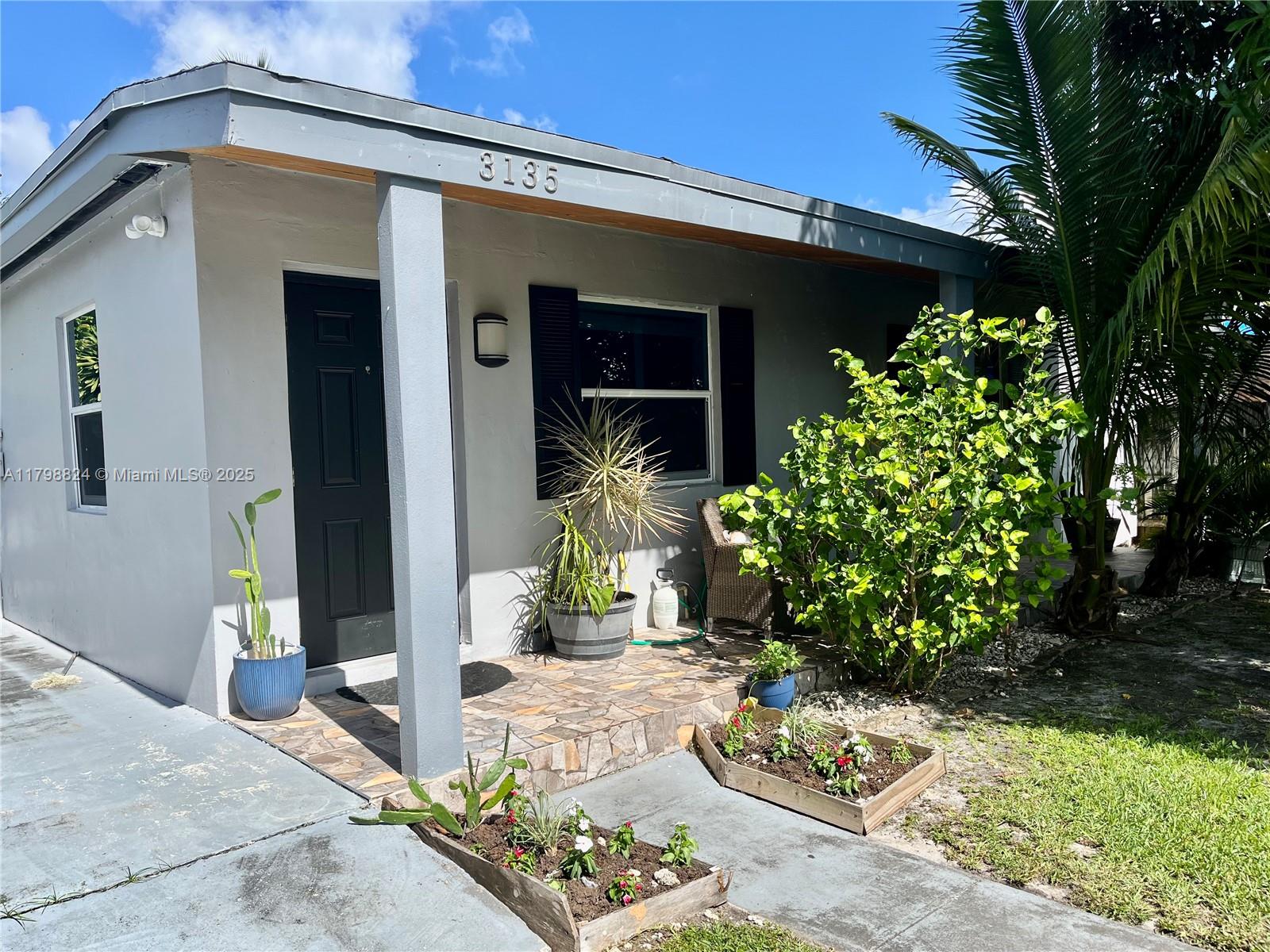 3135 Southwest 64th Avenue Miami, FL 33155 - Photo 2 of 25