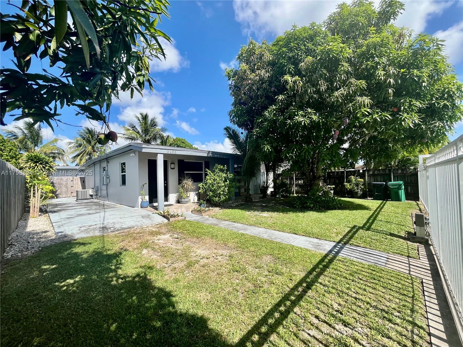 3135 Southwest 64th Avenue Miami, FL 33155 - Photo 3 of 25