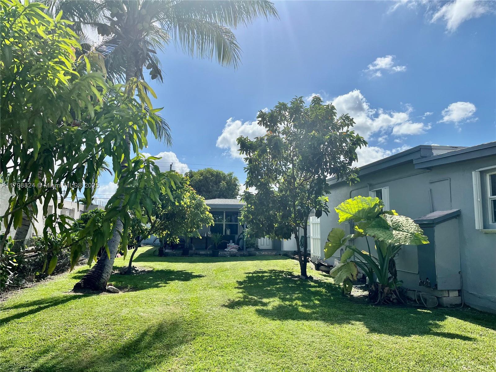 3135 Southwest 64th Avenue Miami, FL 33155 - Photo 4 of 25