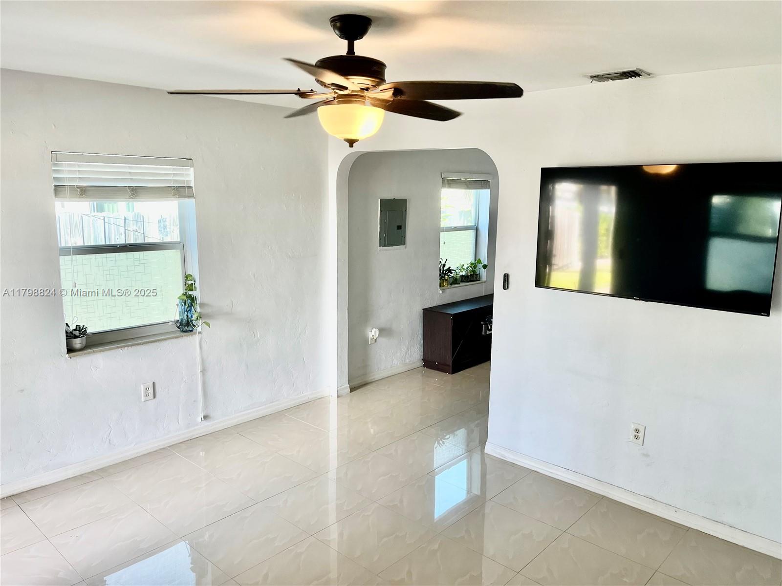 3135 Southwest 64th Avenue Miami, FL 33155 - Photo 5 of 25
