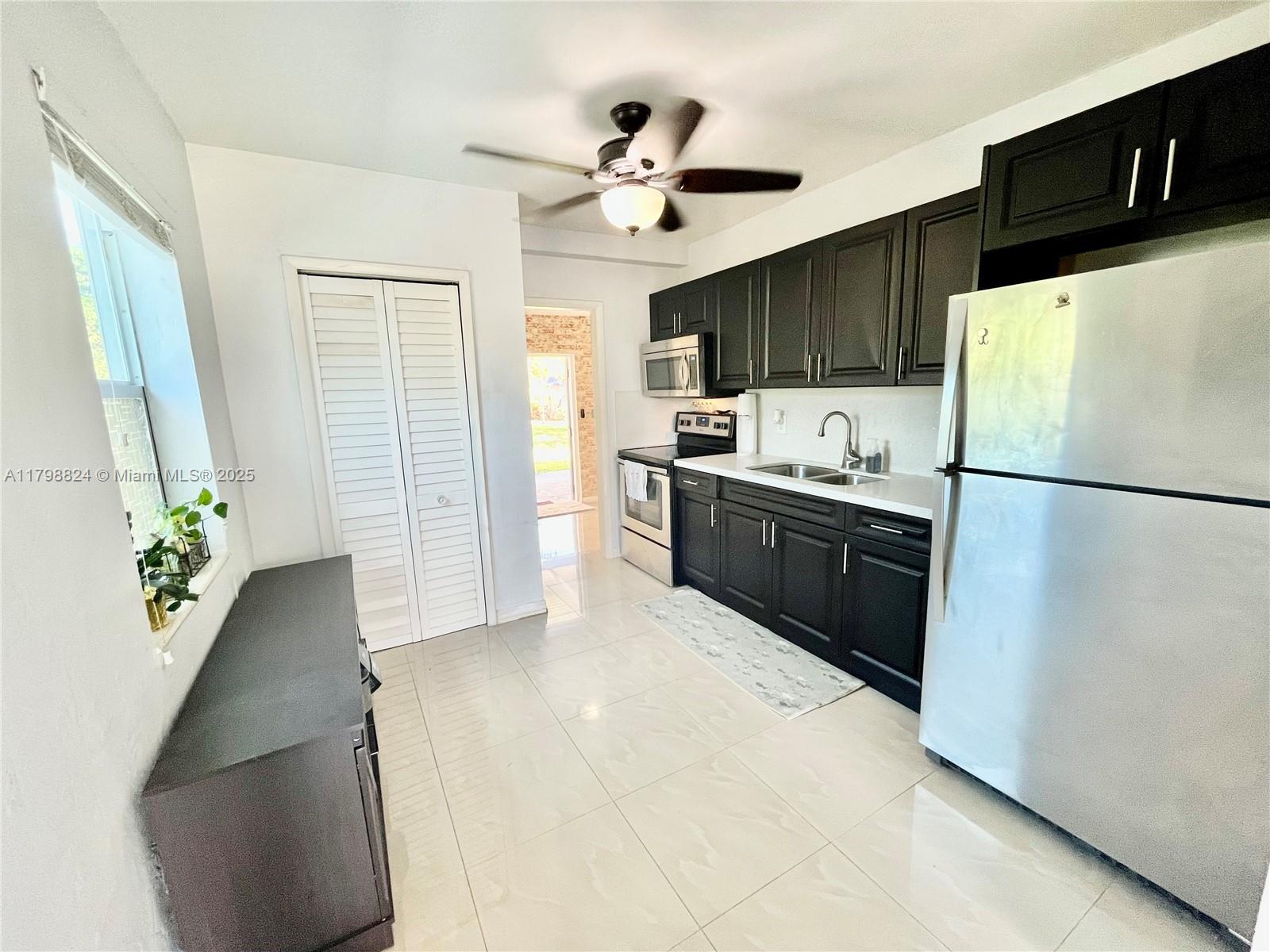 3135 Southwest 64th Avenue Miami, FL 33155 - Photo 7 of 25
