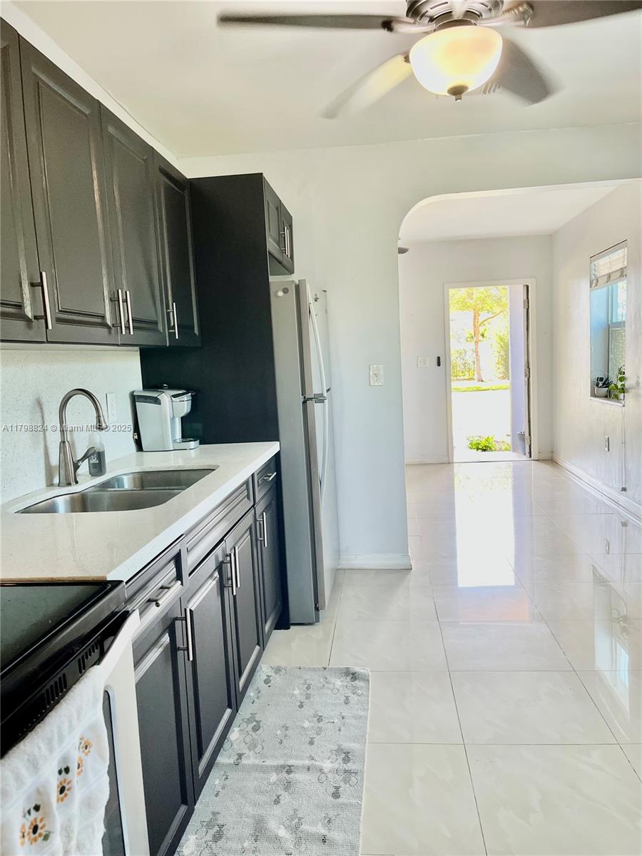3135 Southwest 64th Avenue Miami, FL 33155 - Photo 8 of 25