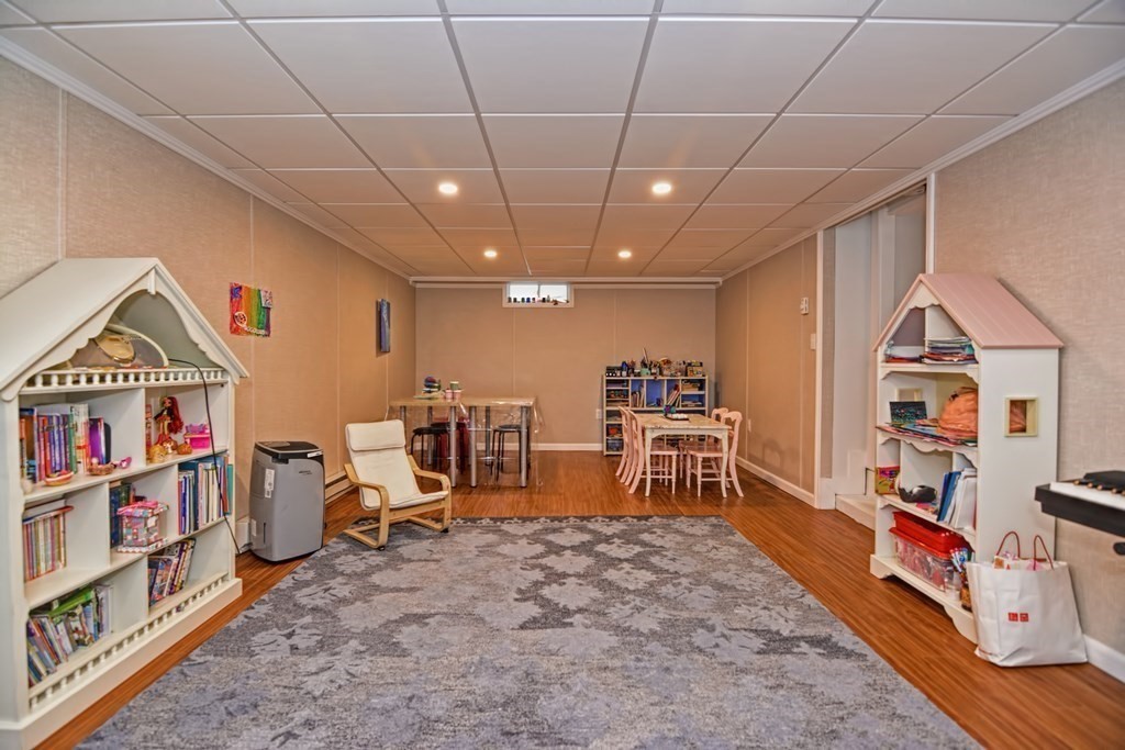 59 Cummings Road Newton, MA 02459 - Photo 15 of 23 Gallery Image 15