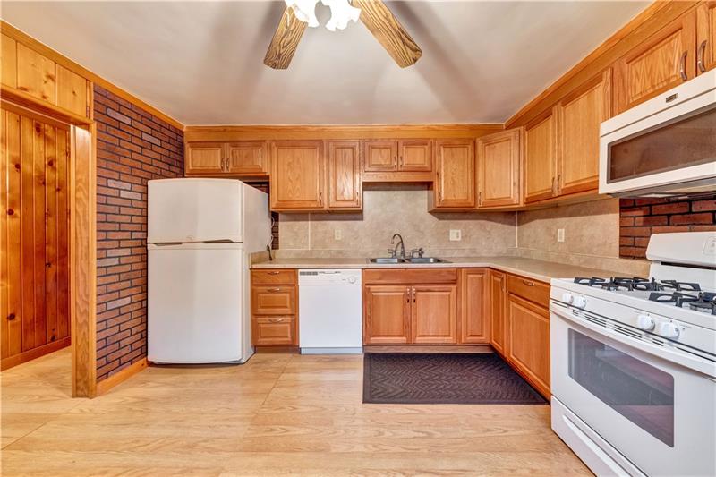 1607 Crawford Road Imperial, PA 15126 - Photo 3 of 22 Kitchen. Appliances Included.