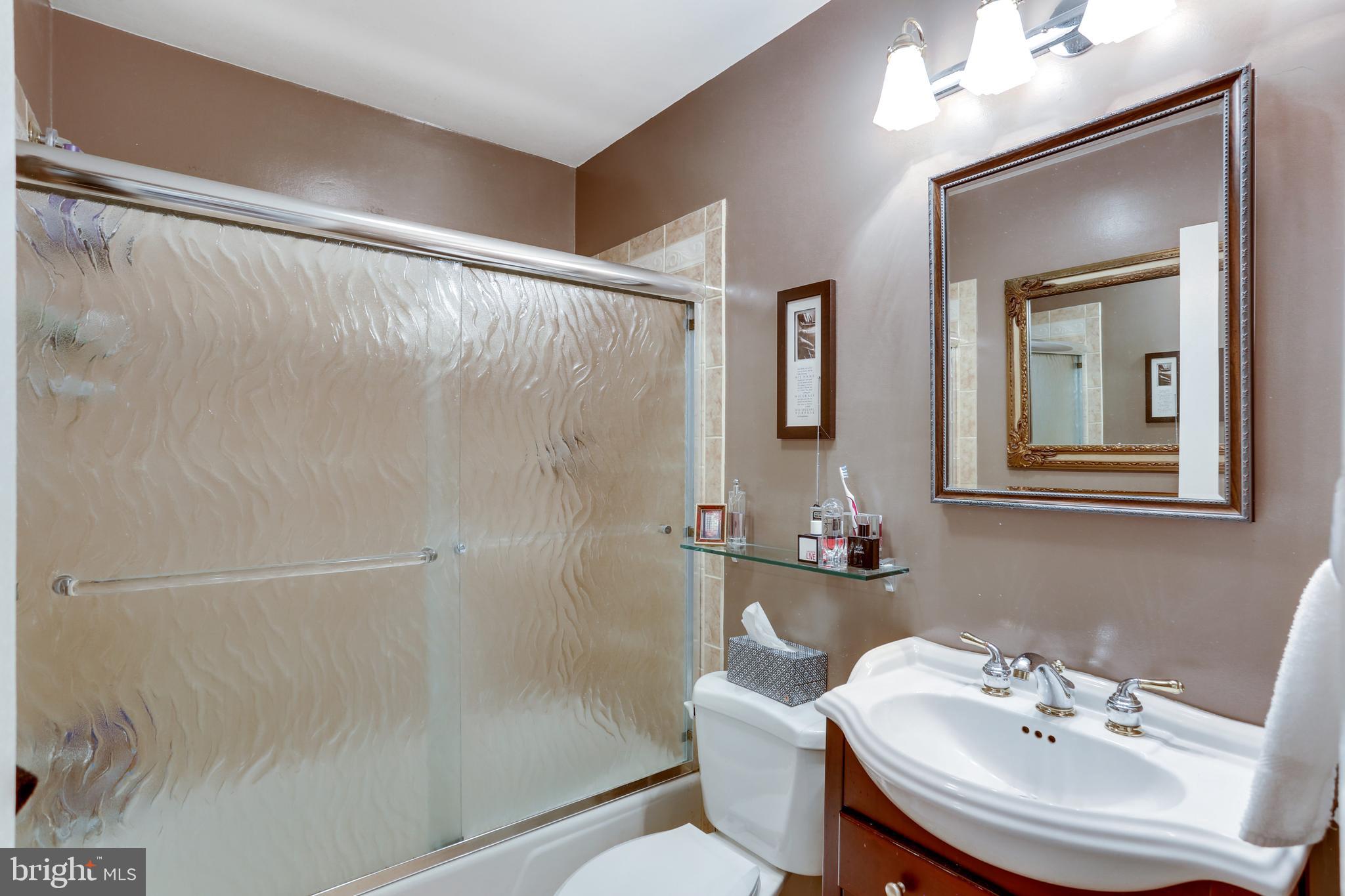 3710 Lorcom Lane Arlington, VA 22207 - Photo 28 of 48 Third full bath