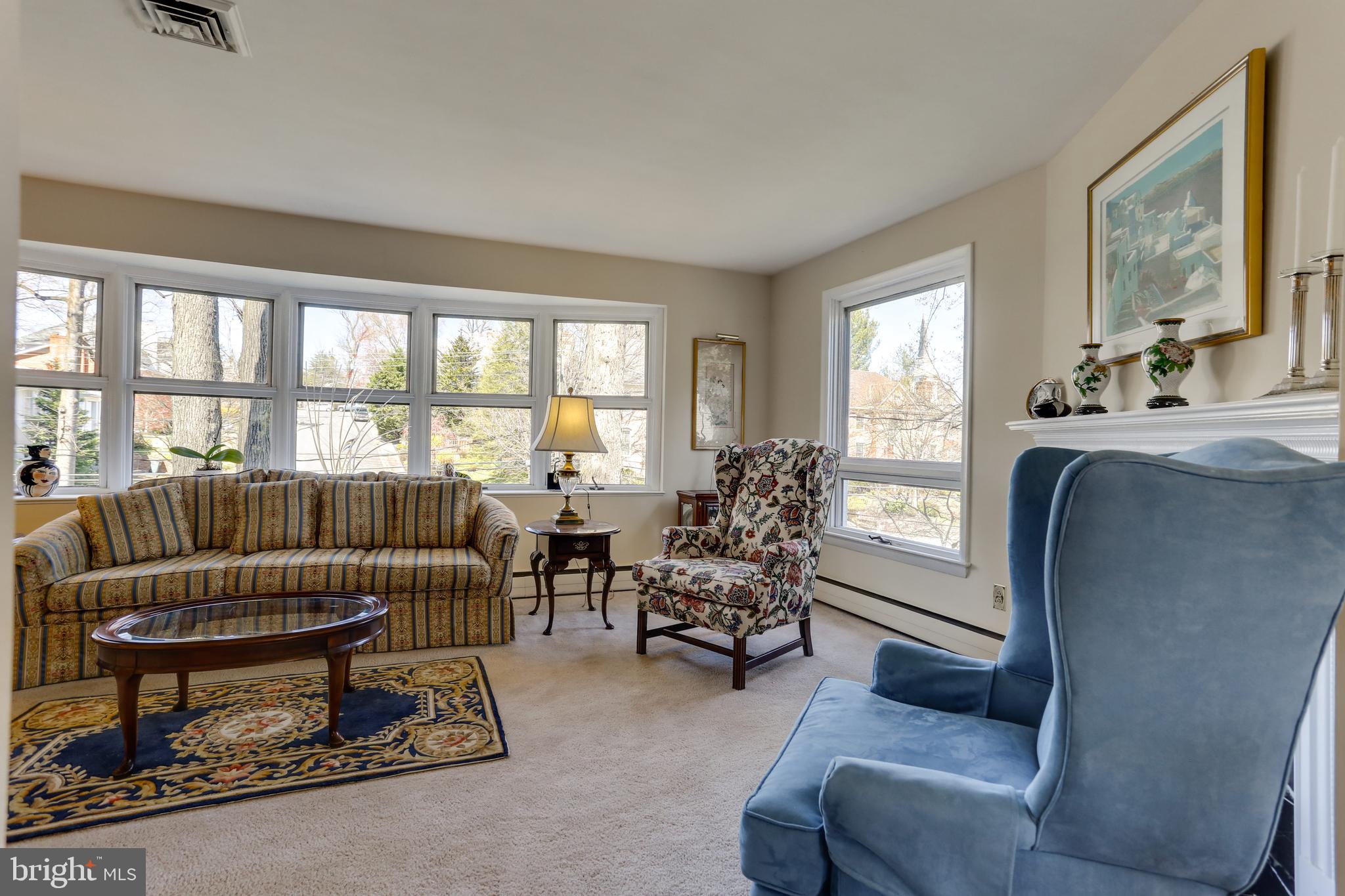 3710 Lorcom Lane Arlington, VA 22207 - Photo 30 of 48 Spacious living room with extra wide bay window