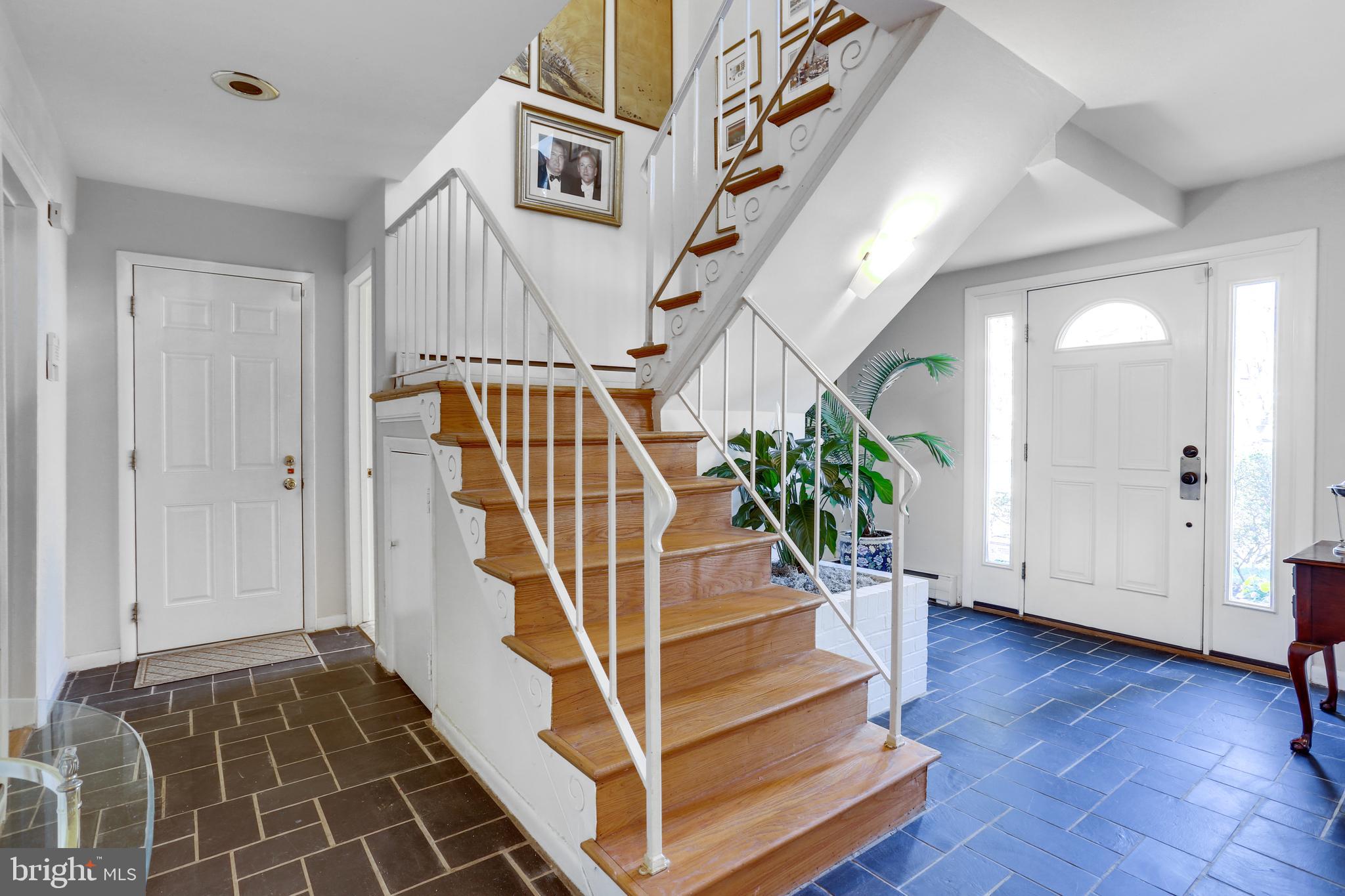 3710 Lorcom Lane Arlington, VA 22207 - Photo 5 of 48 Large foyer entry on ground floor