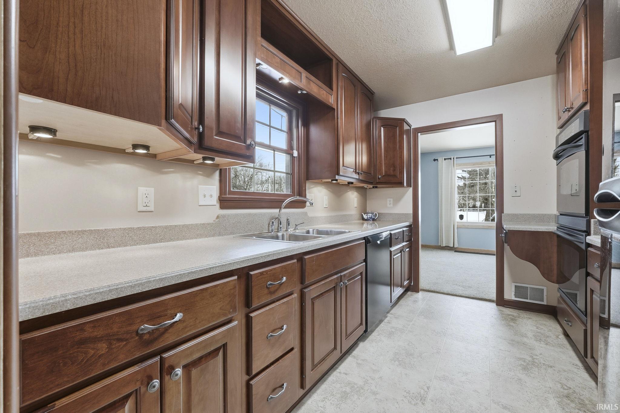 2653 Reed Road Fort Wayne, IN 46815 - Photo 4 of 35