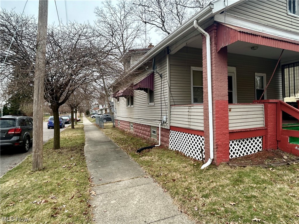 740 Inman Street Akron, OH 44306 - Photo 4 of 5 View of side of property with a porch