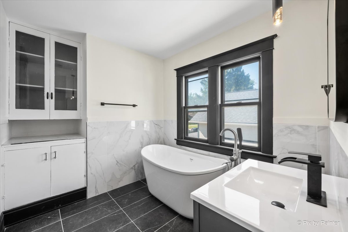 468 Locust Street Elgin, IL 60123 - Photo 28 of 53 Gallery Image 28