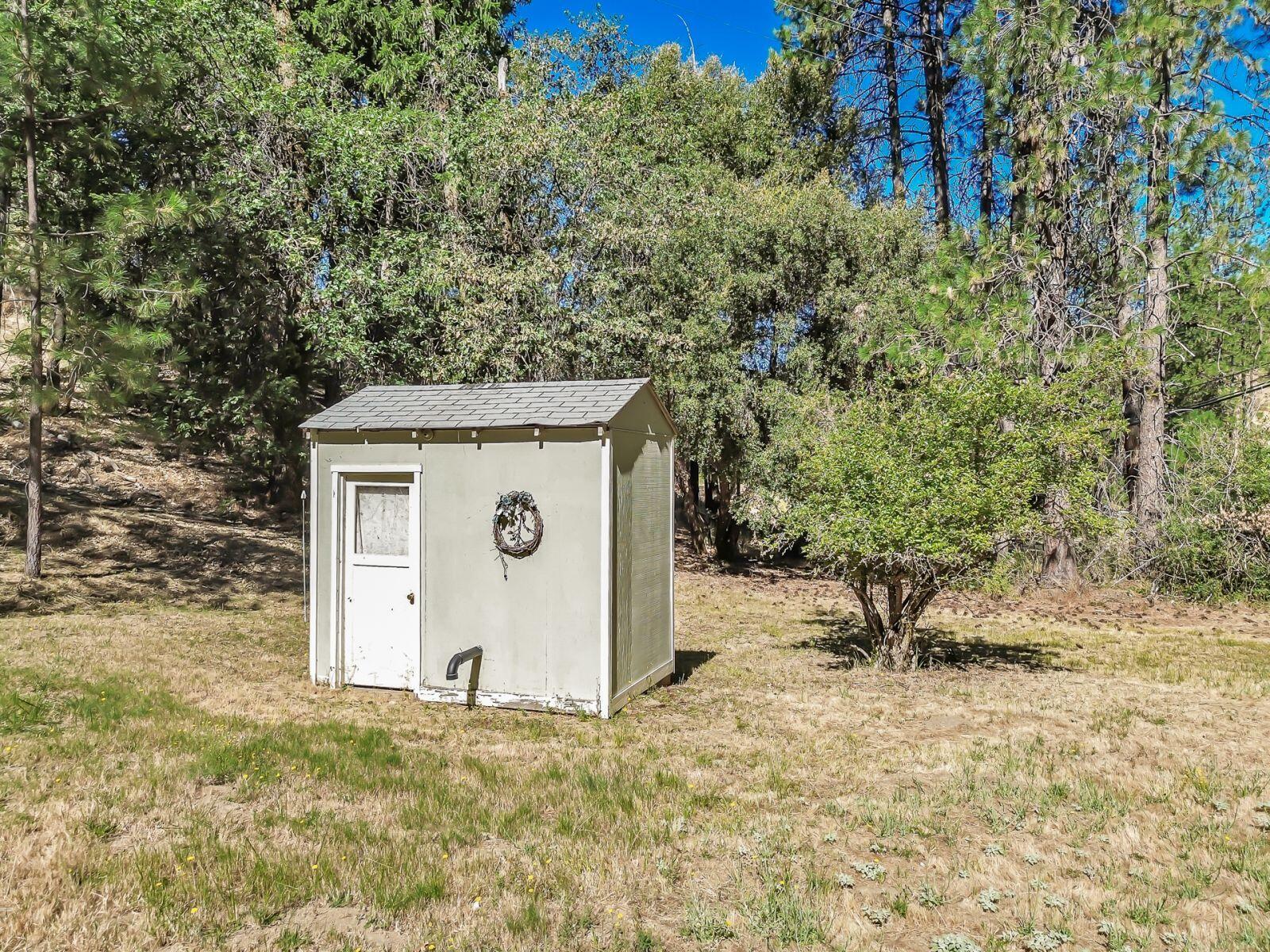 1541 Lewiston Road Lewiston, CA 96052 - Photo 27 of 33 L28