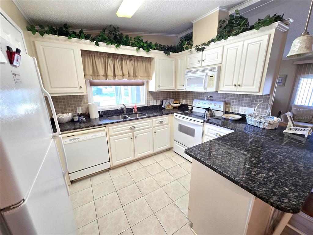 8503 Princess Court Palmetto, FL 34221 - Photo 6 of 22