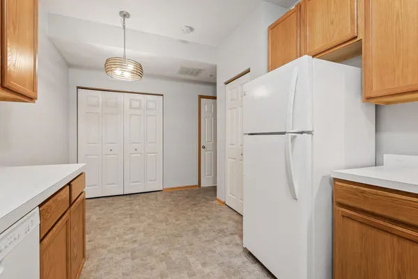 $2,200 | 5020 Holly Lane North, Unit 6, Plymouth, MN 55446