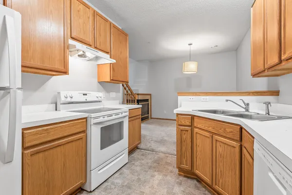 $2,200 | 5020 Holly Lane North, Unit 6, Plymouth, MN 55446