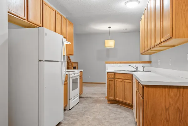 $2,200 | 5020 Holly Lane North, Unit 6, Plymouth, MN 55446