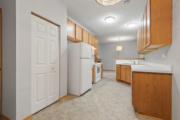 $2,200 | 5020 Holly Lane North, Unit 6, Plymouth, MN 55446