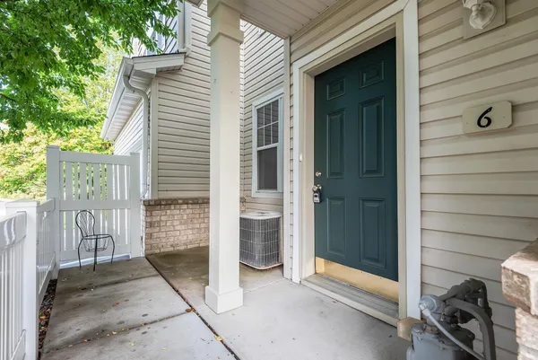 $2,200 | 5020 Holly Lane North, Unit 6, Plymouth, MN 55446