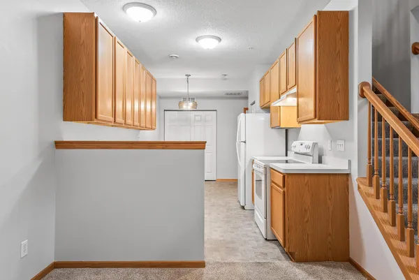 $2,200 | 5020 Holly Lane North, Unit 6, Plymouth, MN 55446