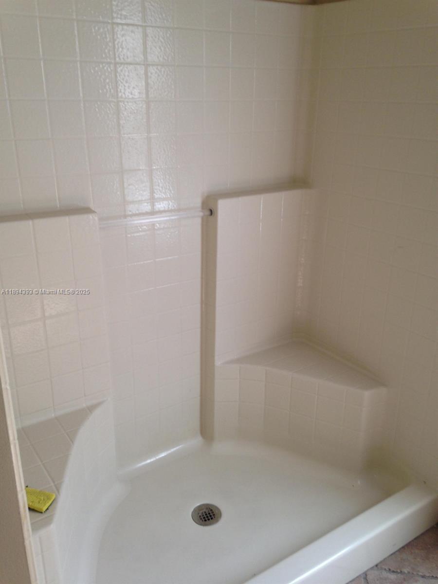 4634 Southwest Eagle Street Port St. Lucie, FL 34953 - Photo 4 of 16 a close up of a bathtub