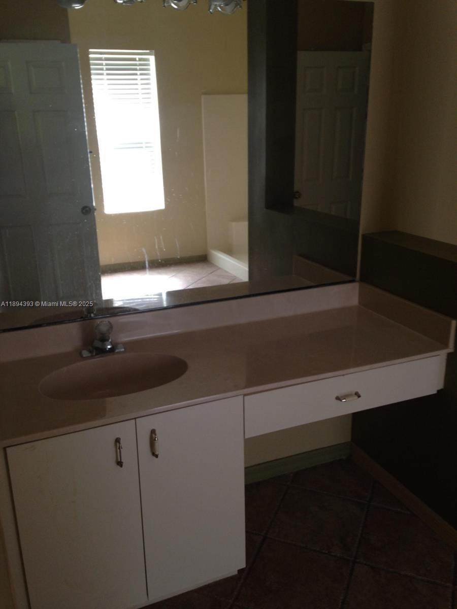4634 Southwest Eagle Street Port St. Lucie, FL 34953 - Photo 5 of 16 a sink with a window