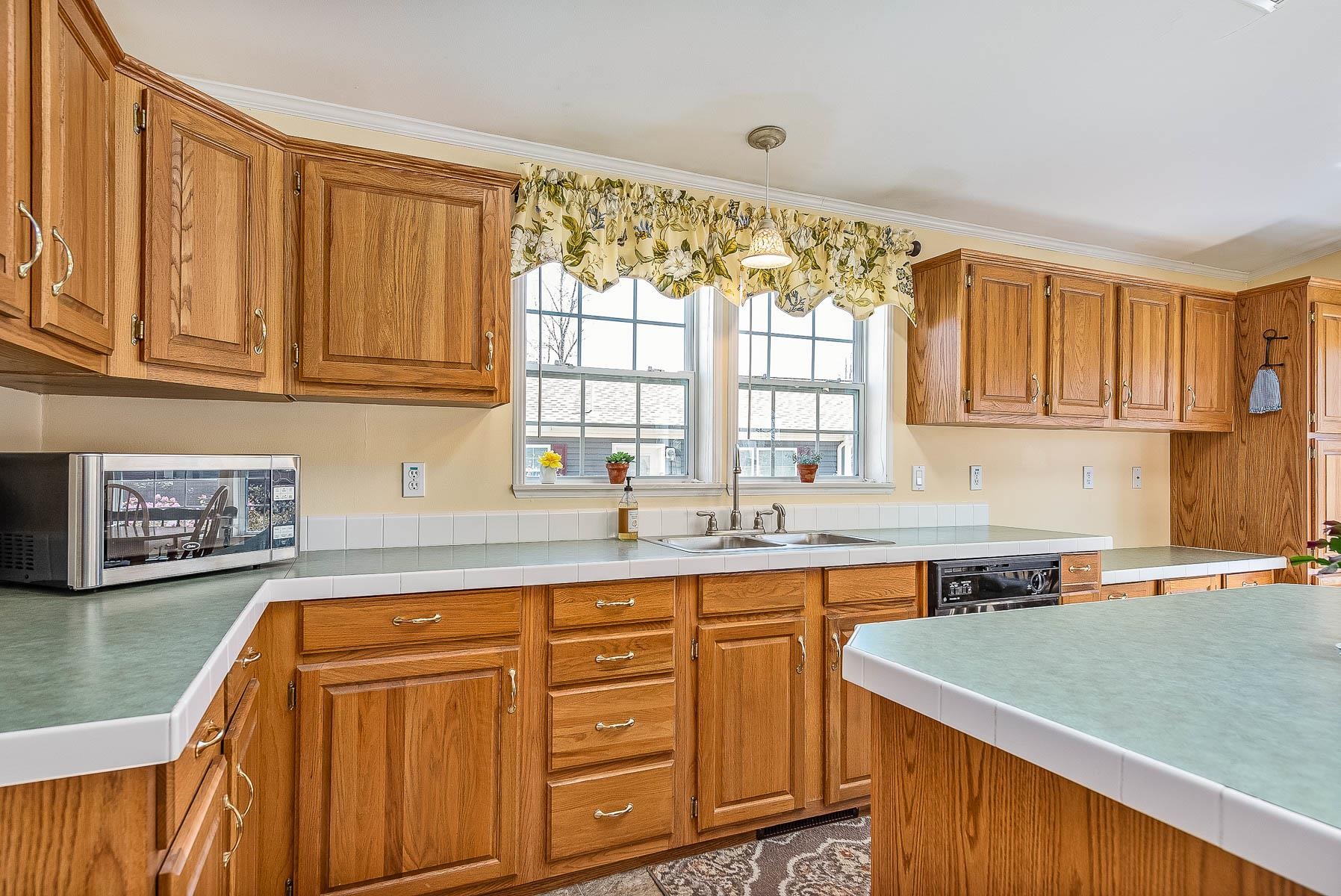 32 Eagle Drive Rochester, NH 03868 - Photo 7 of 36