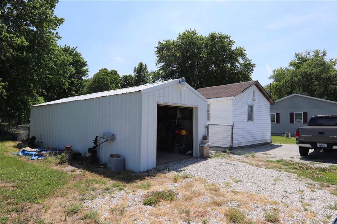 2426 Highway 32 Lovington, IL 61937 - Photo 18 of 23