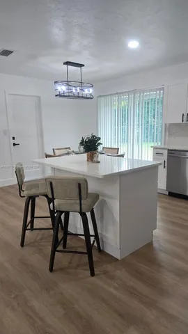 a view of a back yard