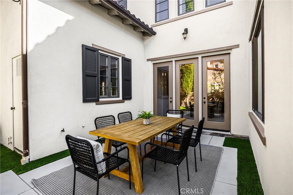 34 Tall Hedge Irvine, CA 92603 - Photo 64 of 75 a backyard of a house with table and chairs
