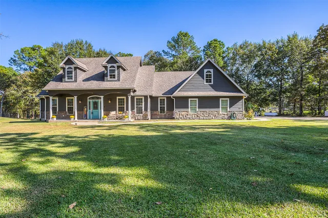 $645,000 | 60 Tanglewood Drive, Huntsville, TX 77320