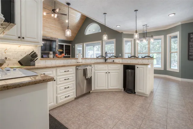 $645,000 | 60 Tanglewood Drive, Huntsville, TX 77320