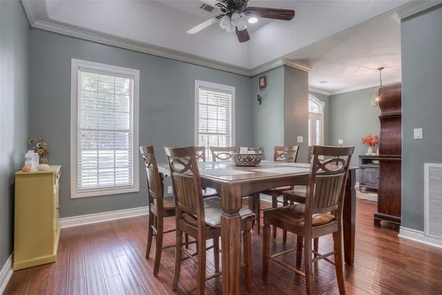 $645,000 | 60 Tanglewood Drive, Huntsville, TX 77320