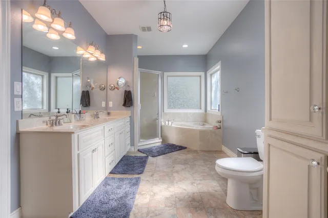 $645,000 | 60 Tanglewood Drive, Huntsville, TX 77320