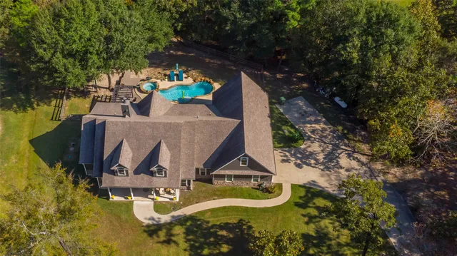 $645,000 | 60 Tanglewood Drive, Huntsville, TX 77320