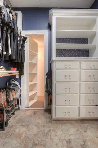 $645,000 | 60 Tanglewood Drive, Huntsville, TX 77320