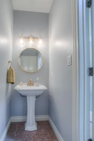 $645,000 | 60 Tanglewood Drive, Huntsville, TX 77320