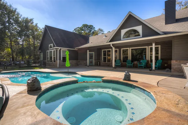 $645,000 | 60 Tanglewood Drive, Huntsville, TX 77320