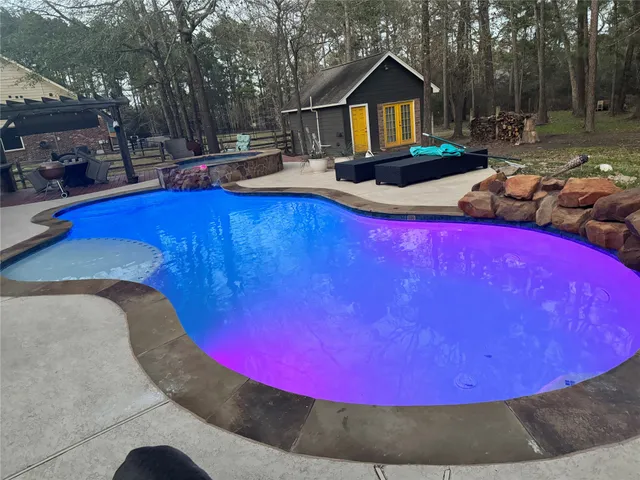 $645,000 | 60 Tanglewood Drive, Huntsville, TX 77320