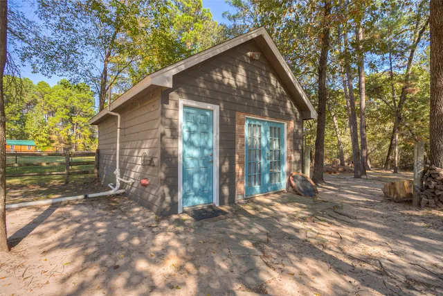 $645,000 | 60 Tanglewood Drive, Huntsville, TX 77320