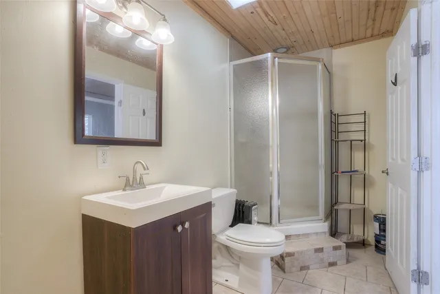 $645,000 | 60 Tanglewood Drive, Huntsville, TX 77320