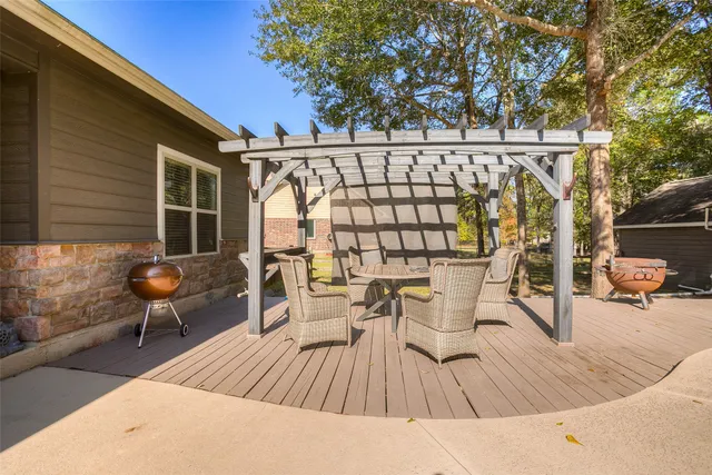 $645,000 | 60 Tanglewood Drive, Huntsville, TX 77320