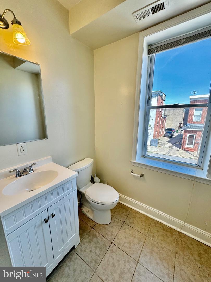 445 East Fort Avenue, Unit A Baltimore, MD 21230 - Photo 5 of 18 a bathroom with a sink and a mirror