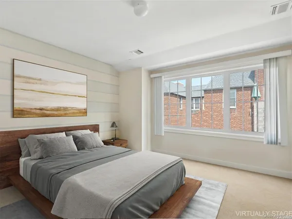 $925,000 | 106 Morris Avenue, Unit 7, Rockville Centre, NY 11570
