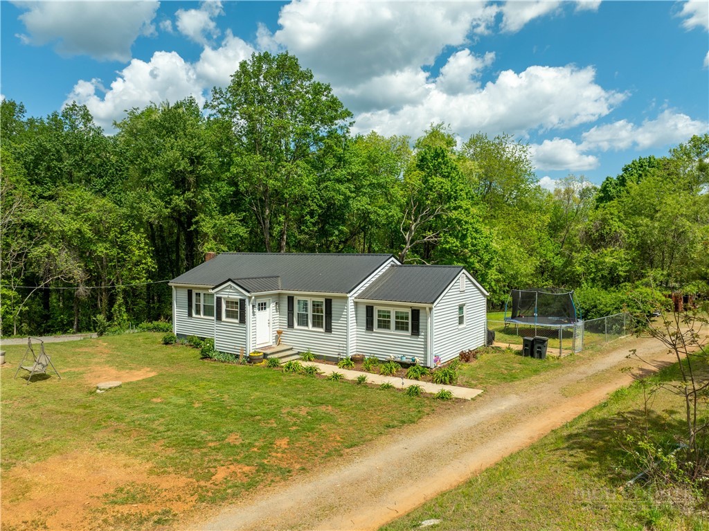 379 Pat Nixon Road State Road, NC 28676 - Photo 5 of 41