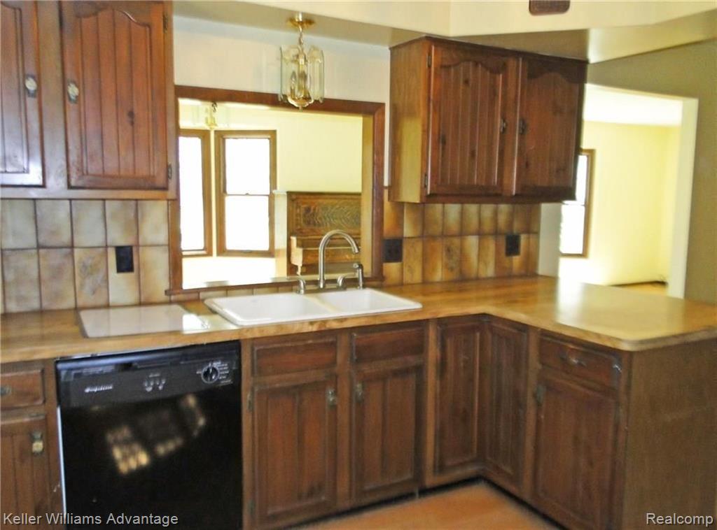 47215 Maben Road Canton, MI 48187 - Photo 5 of 19