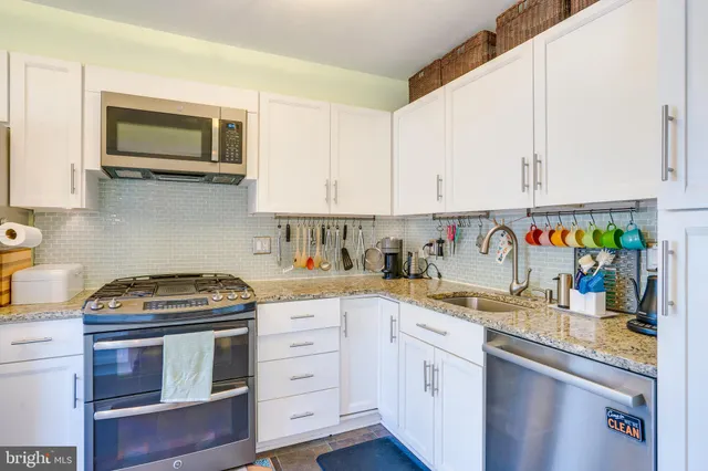 $885,000 | 1640 Wainwright Drive, Reston, VA 20190