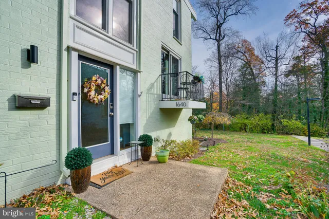 $885,000 | 1640 Wainwright Drive, Reston, VA 20190