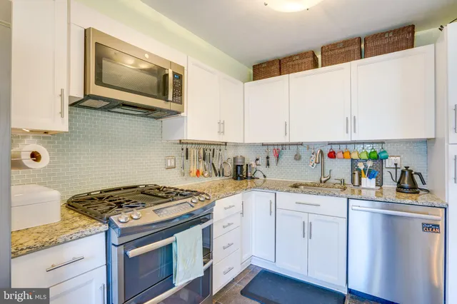 $885,000 | 1640 Wainwright Drive, Reston, VA 20190