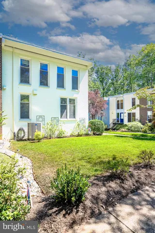 $885,000 | 1640 Wainwright Drive, Reston, VA 20190